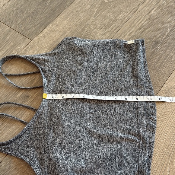 Vuori Halo Performance Crop Heathered Gray Size Large Tank Athletic - Picture 9 of 9